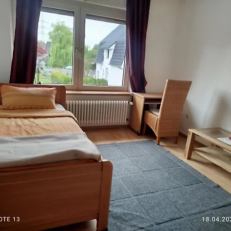 Eine Schoene In Einer Ruhigen Gegend Mit Gemeinsam Genutzte Bad Und Kuechengeraete
