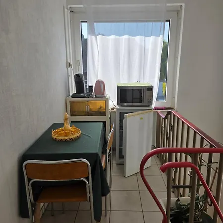 Eine Schoene In Einer Ruhigen Gegend Mit Gemeinsam Genutzte Bad Und Kuechengeraete Homestay