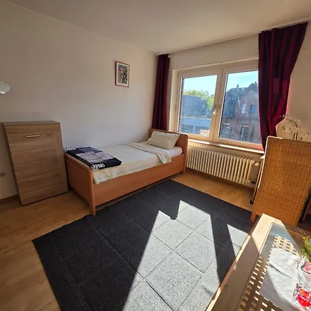 Homestay Eine Schoene In Einer Ruhigen Gegend Mit Gemeinsam Genutzte Bad Und Kuechengeraete