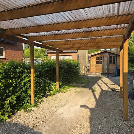 Eine Schoene In Einer Ruhigen Gegend Mit Gemeinsam Genutzte Bad Und Kuechengeraete Homestay *